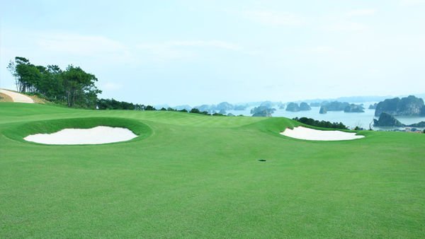 Sân Golf 18 hố links của FLC Grand Hotel Hạ Long