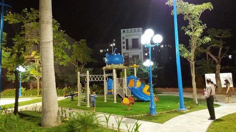 Khu vui chơi quanh công viên cho trẻ tại Petro Thăng Long