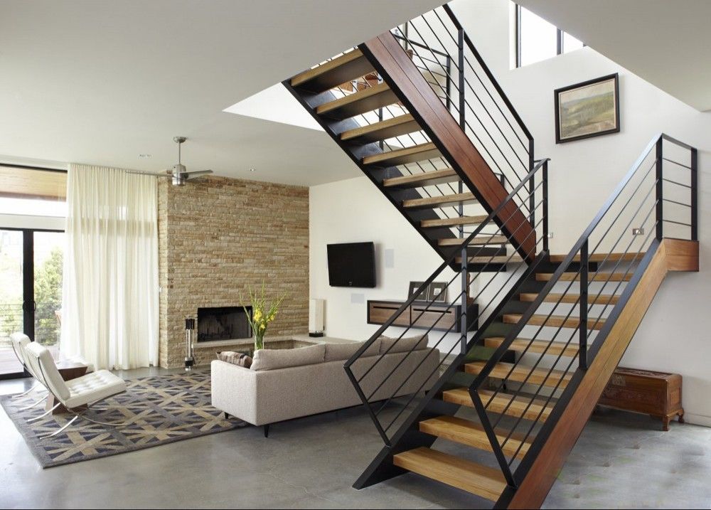 Phong thuỷ cầu thang: Phong thuỷ là một yếu tố quan trọng trong thiết kế nội thất và kiến trúc. Phong thuỷ cầu thang sẽ giúp cải thiện khí chất và tăng cường tài lộc cho gia chủ. Thiết kế các bậc cầu thang phù hợp với phong thuỷ sẽ giúp gia đình bạn có một cuộc sống hạnh phúc và sinh lộc.