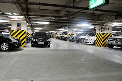 Hầm đỗ xe rộng rãi tại dự án Trung Kính - Home City