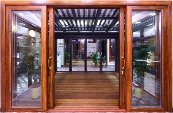 Loại cửa gỗ pano kính 4 cánh cho nhà hàng, khách sạn