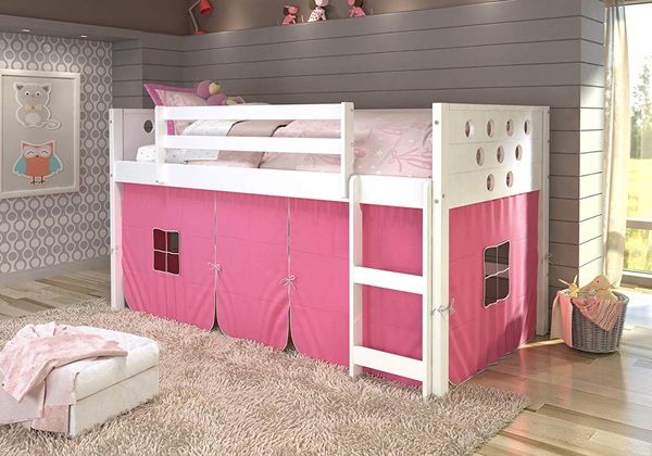 Giường ngủ bé gái thiết kế như lâu đài cổ tích