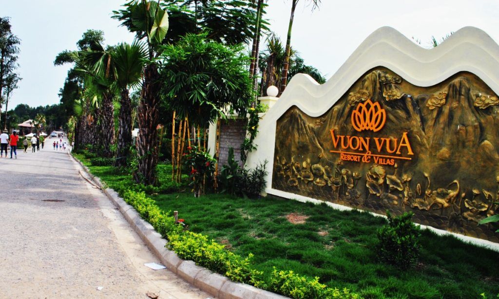 Cổng vào dự án Vườn Vua Resort Phú Thọ