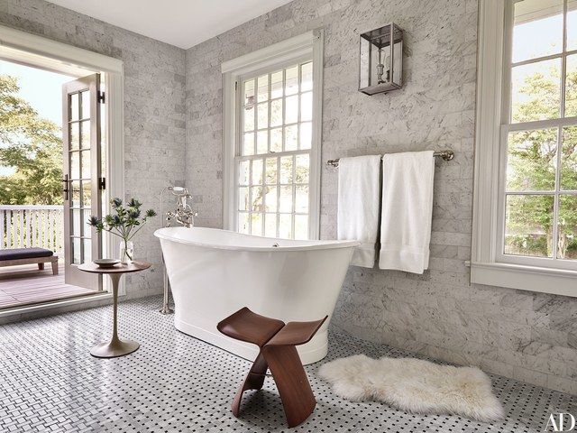 Gạch nền và ốp tường phòng tắm đơn giản nhưng vô cùng tinh tế