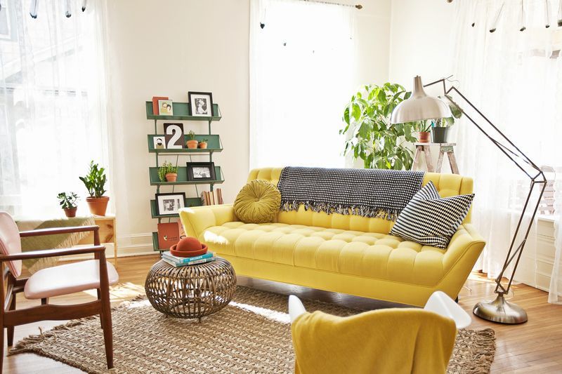Màu sắc của bộ bàn ghế sofa tạo nên điểm nhất trong phong cách của gia chủ