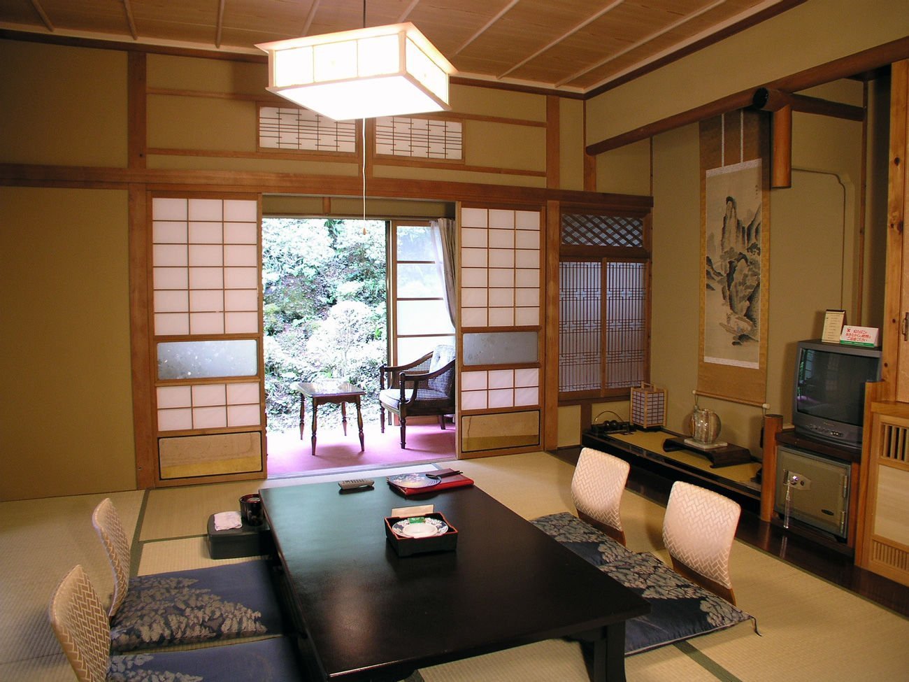 Thiết kế phòng khách phong cách Nhật Bản luôn hướng tới những đường nét vuông vắn