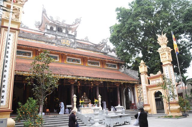 Chùa Võng Thị là một trong các ngôi chùa quanh hồ Tây nên ghé