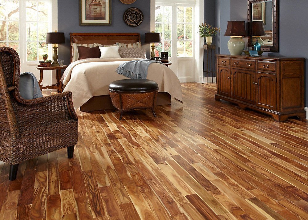 Sàn gỗ hơi tối màu cũng mang tới không gian hướng cổ điển cho phòng ngủ thêm yên tĩnh