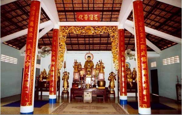 Chùa Đức Lâm hàng năm du khách 4 phương và Phật tử về chùa để thắp hương hướng Phật