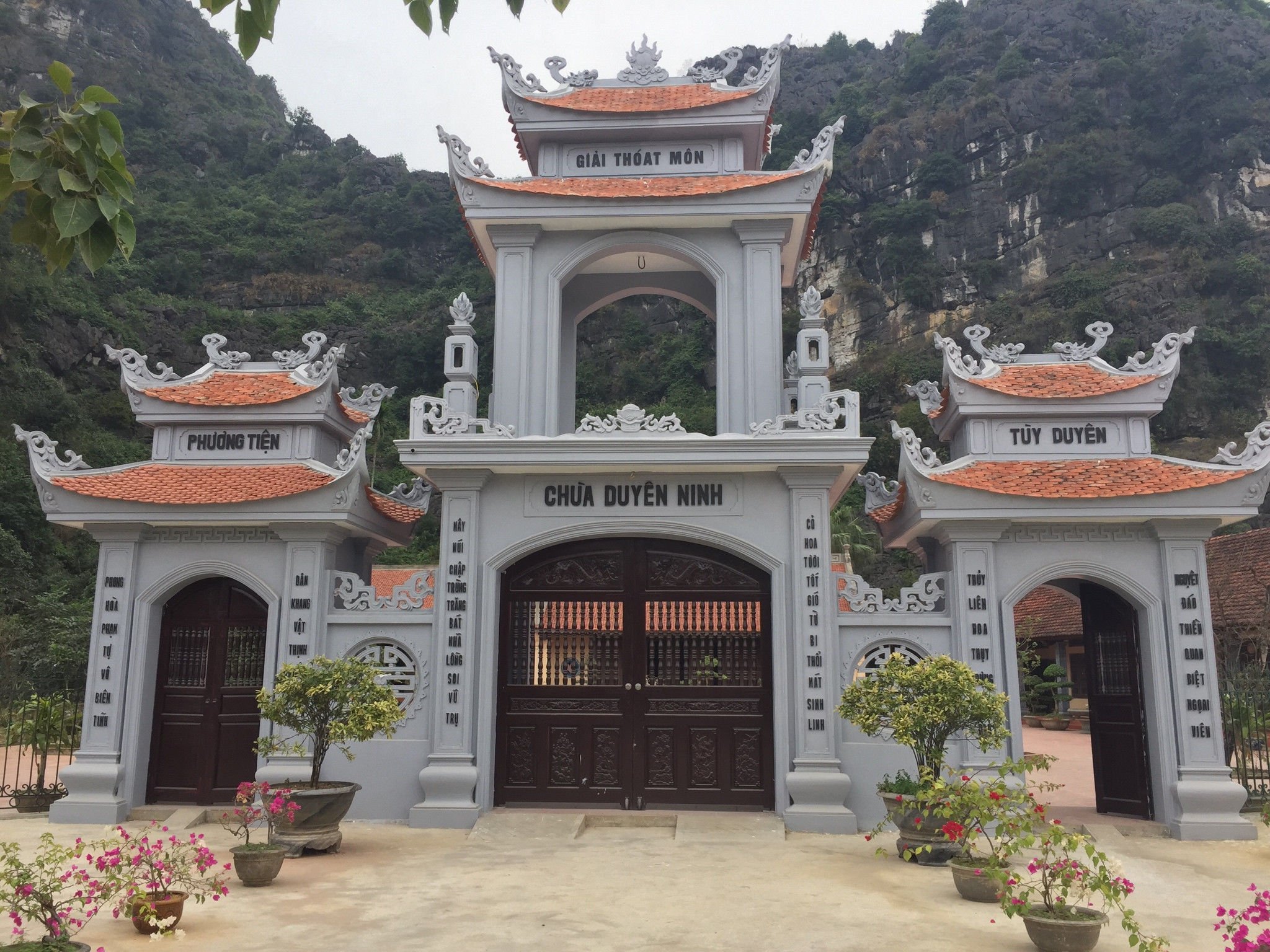 Chùa Duyên Ninh là ngôi chùa cầu duyên nổi tiếng ở Việt Nam