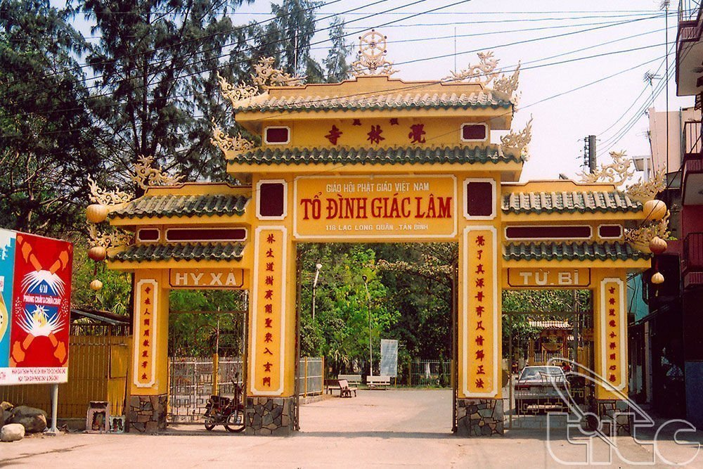 Chùa Giác Lâm là một ngôi chùa cổ quận Tân Bình và cổ nhất tại TPHCM có niên đại độ tuổi rất lâu đời
