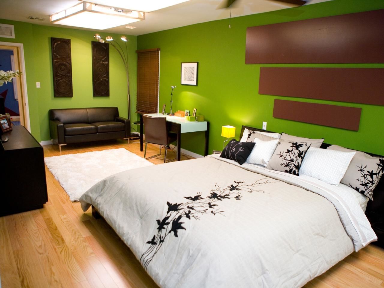 Phòng ngủ màu xanh lá - nâu giúp bạn sở hữu một không gian nghỉ ngơi thoáng đãng lý tưởng nhất