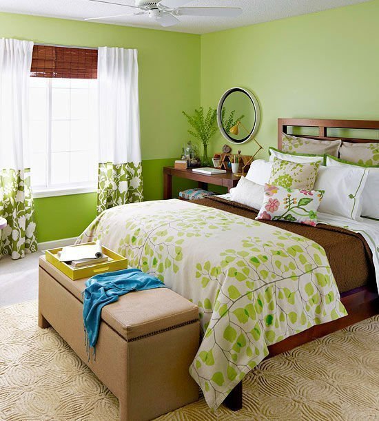 Phòng ngủ nhỏ thoáng đãng với tông xanh lá cây - nâu trầm đẹp mắt