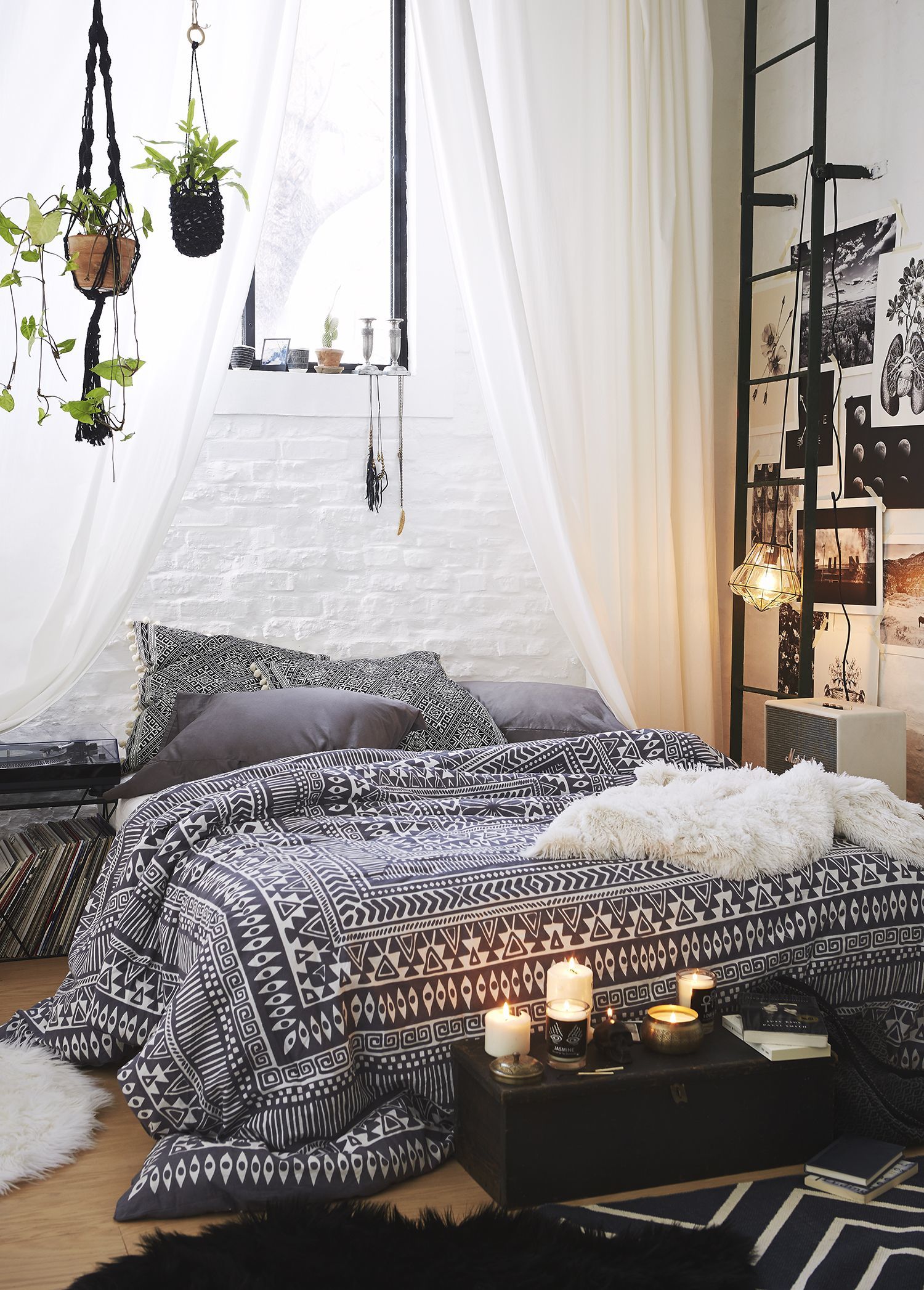 Thiết kế phòng ngủ phong cách Bohemian (Boho) còn dành cho những quý cô yêu sự lãng mạn
