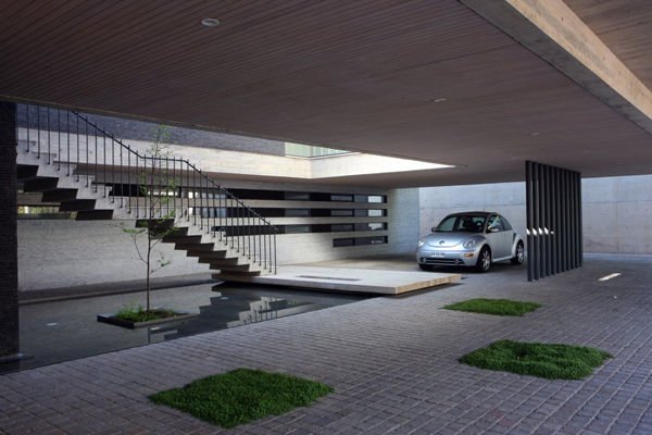 15 mẫu thiết kế nhà có chỗ để xe, tầng bán hầm, gara ô tô đẹp nhất