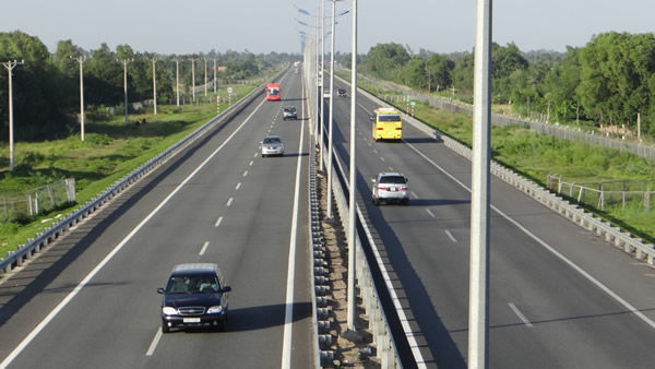 Hình ảnh tuyến đường cao tốc Trung Lương Bình Chánh, TPHCM đi tiền Giang thông xe