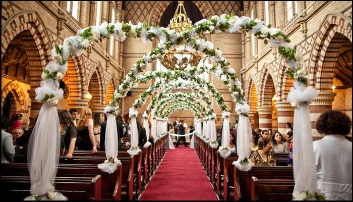Cách trang trí lễ cưới tại nhà thờ trang trọng dù rất đơn giản