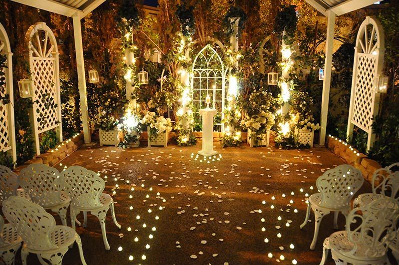 Mẫu trang trí sân khấu đám cưới đơn giản mà lãng mạn