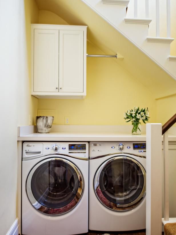 Bố trí máy giặt gầm cầu thang cho không gian nhỏ thêm diện tích sử dụng