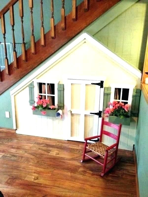 Thiết kế phòng ngủ dưới gầm cầu thang như ngôi nhà thu nhỏ
