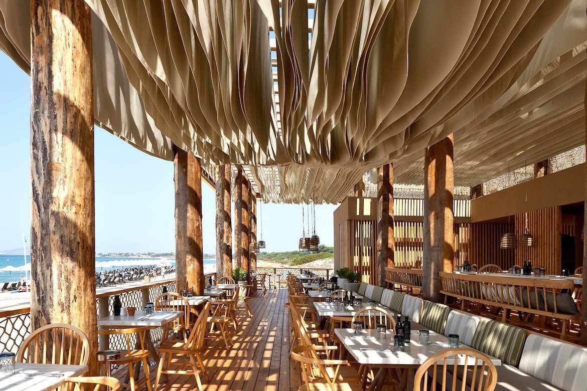 Thiết kế nhà hàng không gian mở độc đáo với phần mái che