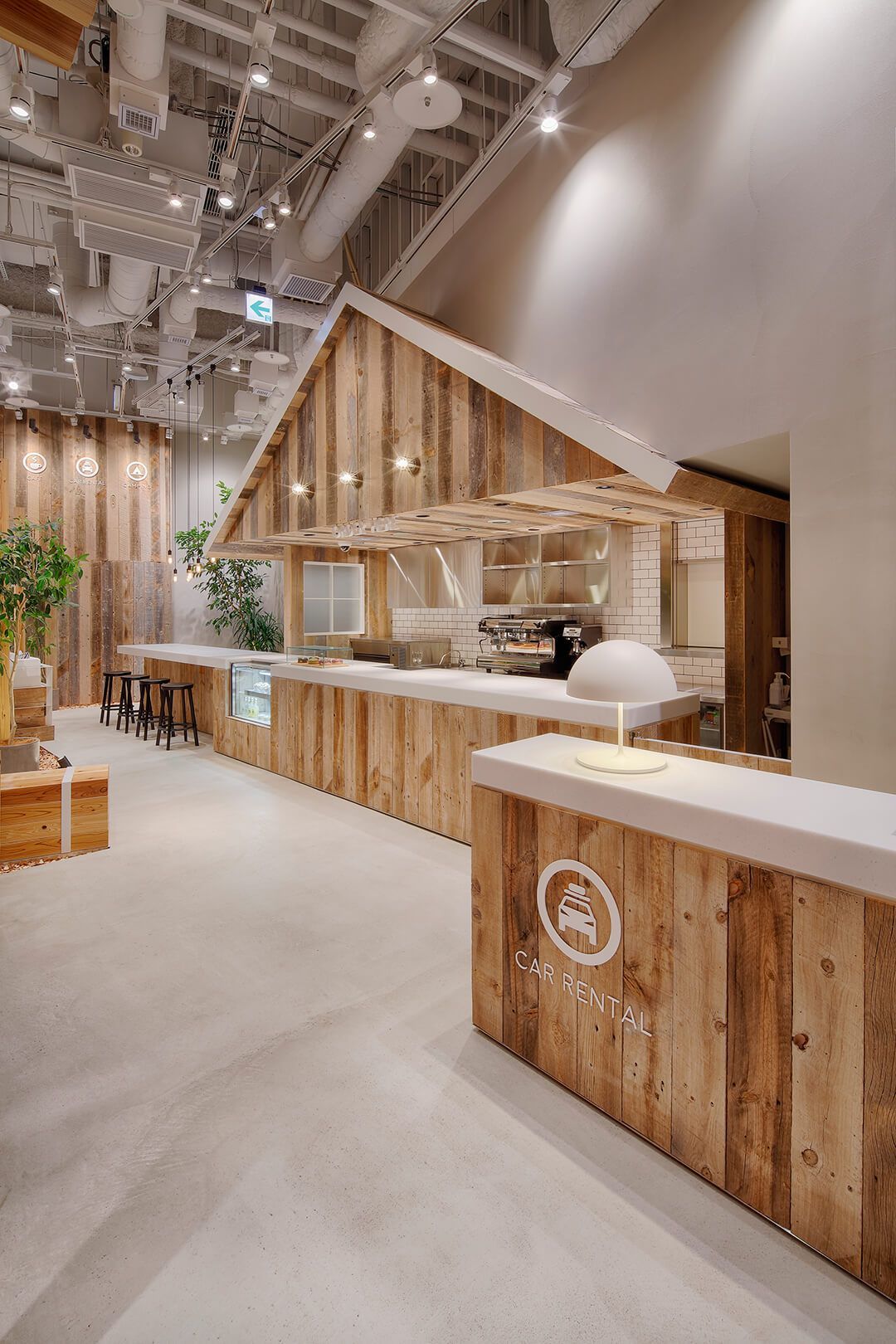 Thiết kế quán cafe độc lạ với tạo hình ngôi nhà gỗ dễ thương