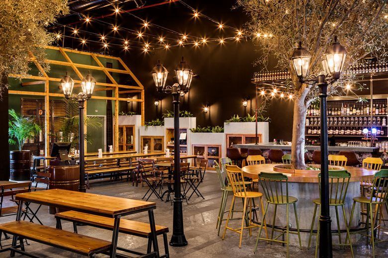 Thiết kế quán cafe không gian mở vô cùng lãng mạn