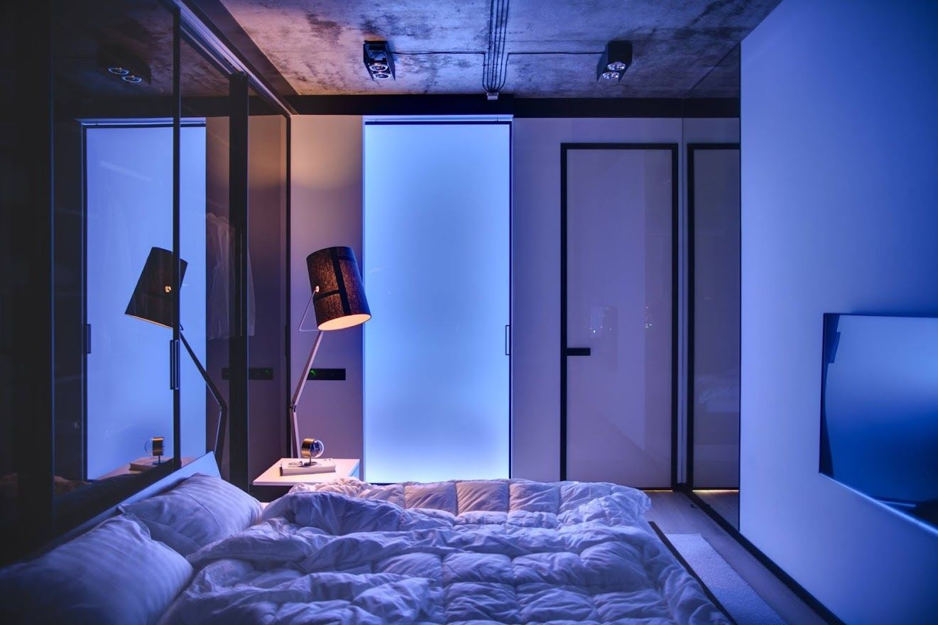 Đèn led màu khiến không gian phòng ngủ trở nên ấn tượng hơn nhiều