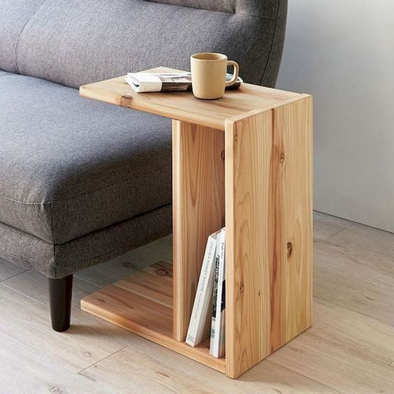 Mẫu bàn sofa nhỏ gỗ thông khá phong cách