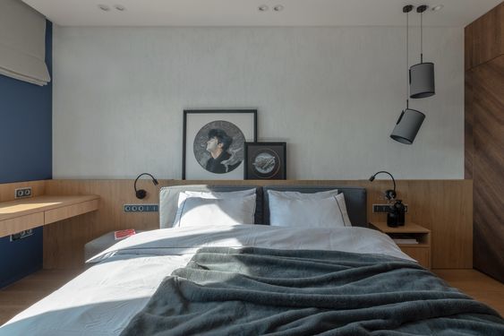Phòng ngủ nhỏ ấm áp của căn hộ chung cư tối giản