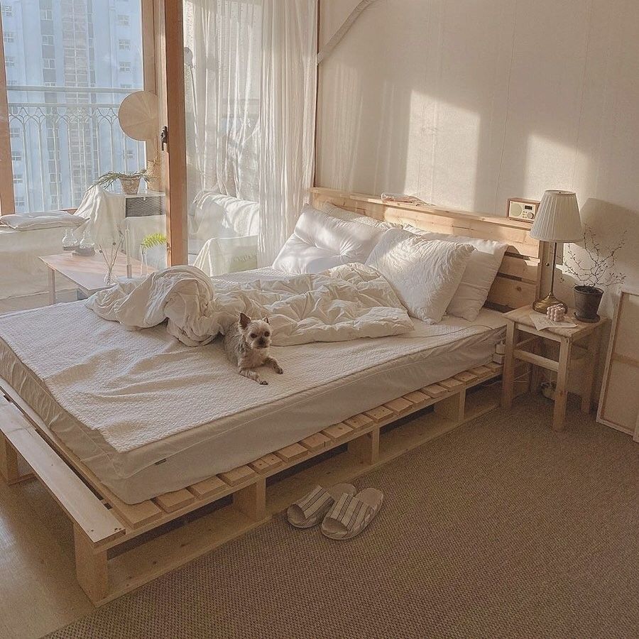 Ván gỗ thông nhỏ làm giường đang là xu hướng của các gia đình Việt trẻ