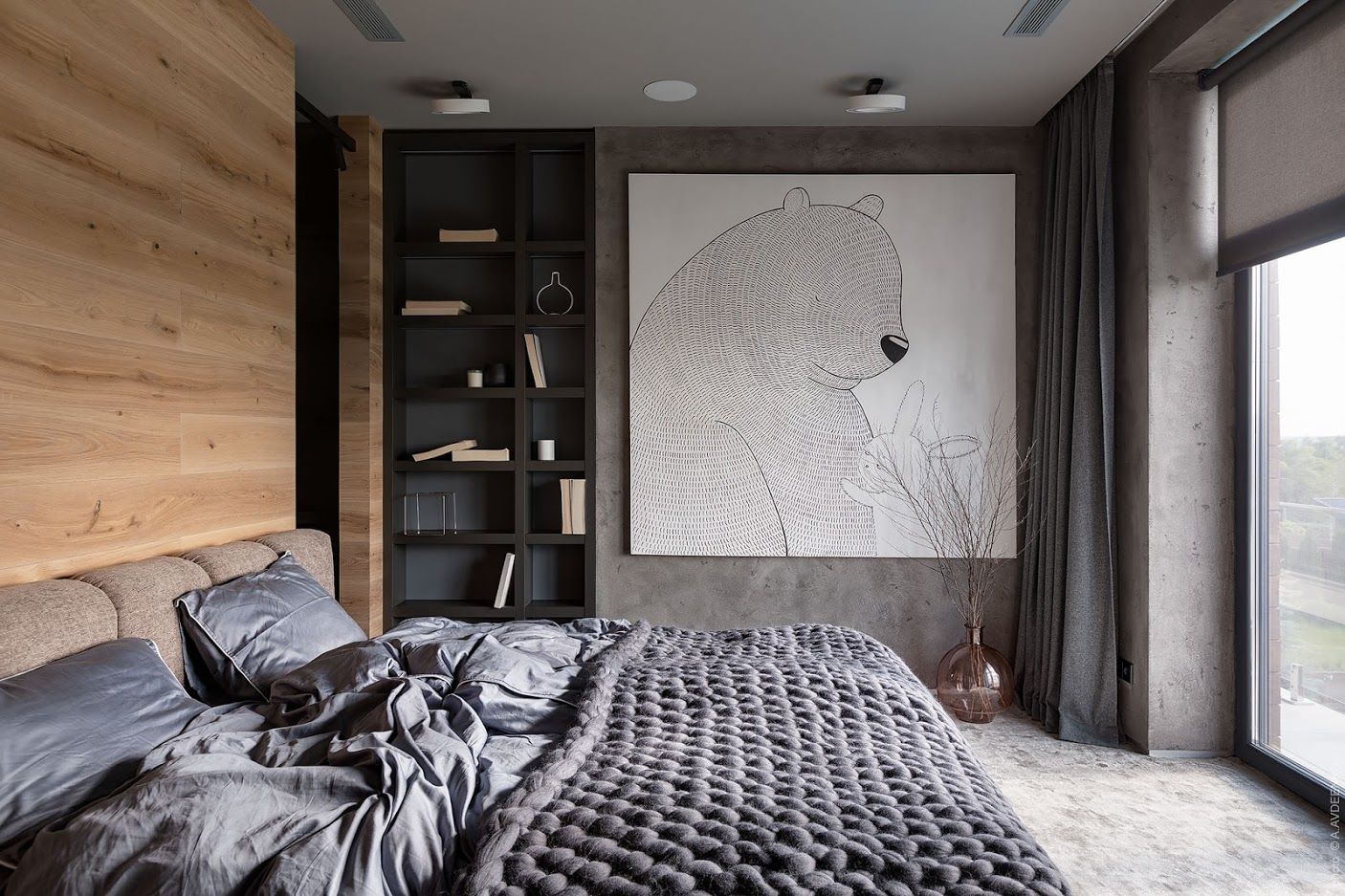 Phòng ngủ lớn vẫn tông màu tối kết hợp với tường gỗ